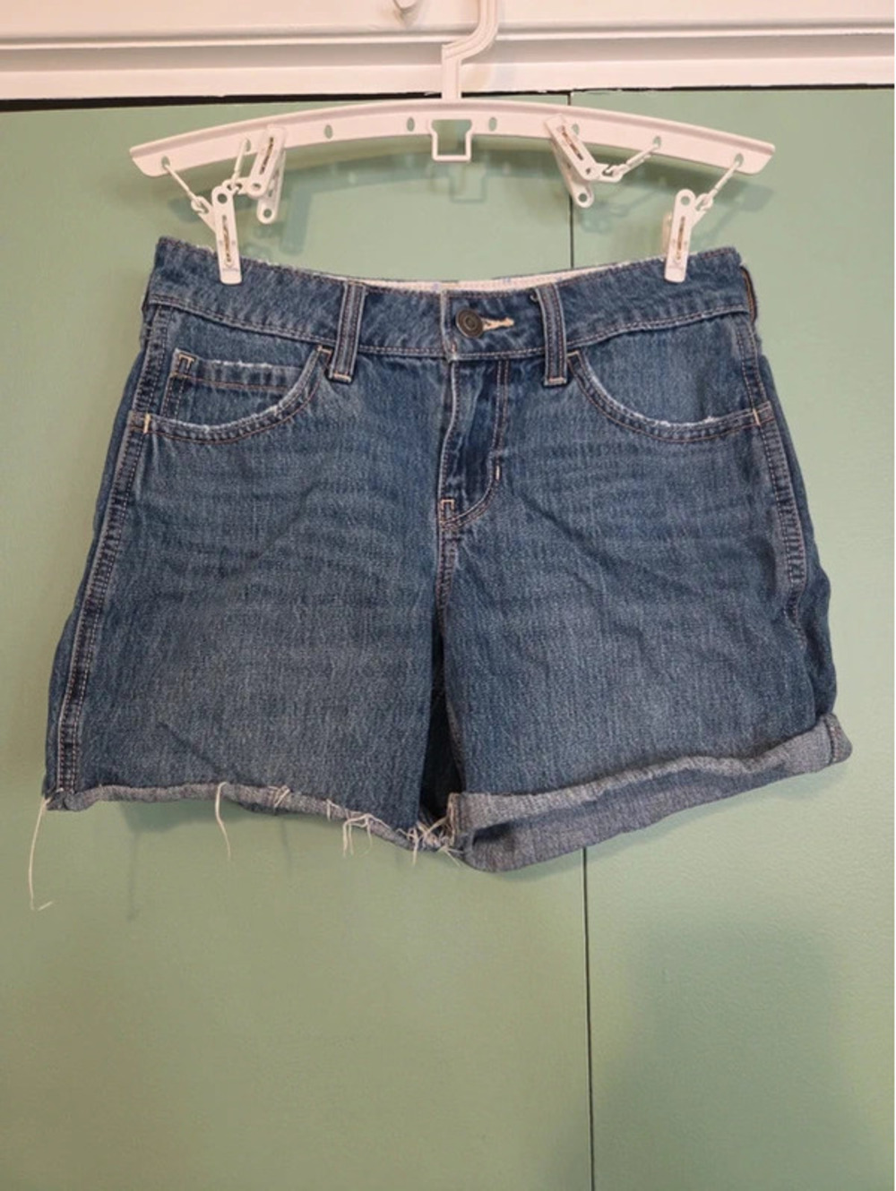 Hollister denim low rise baggy short size 00 w24